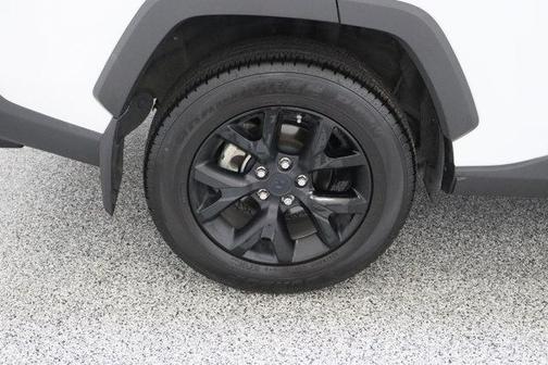 Ice 2024 Toyota RAV4 LE