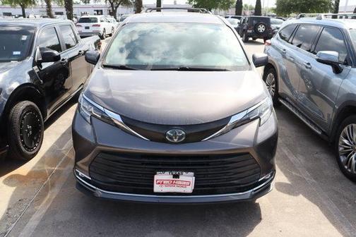 2022 Toyota Sienna XLE