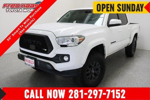 White 2022 Toyota Tacoma SR5