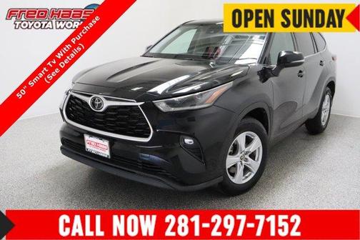 Midnight Black Metallic 2021 Toyota Highlander LE