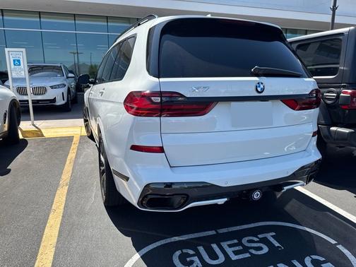 Alpine White 2021 BMW X7 xDrive40i