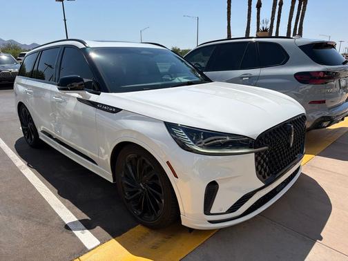 White Metallic 2025 Lincoln Aviator Reserve