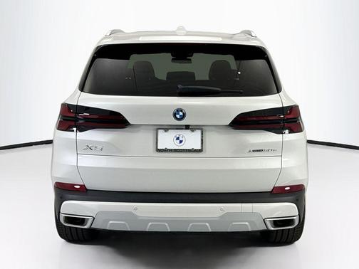 Mineral White Metallic 2026 BMW X5 PHEV xDrive50e