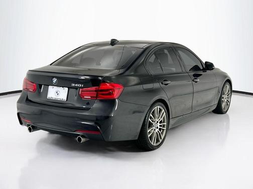Black Sapphire Metallic 2017 BMW 340 i