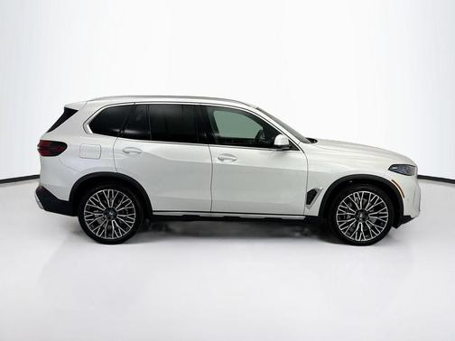 Mineral White Metallic 2026 BMW X5 xDrive40i