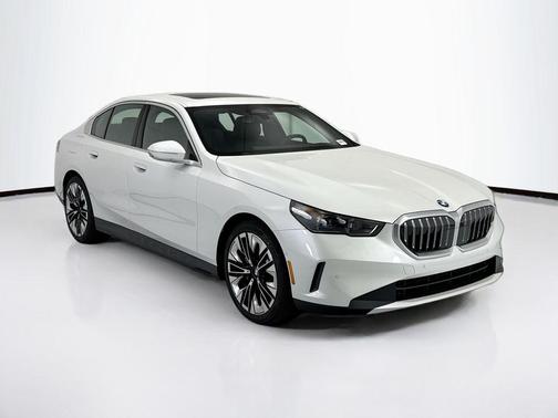 Mineral White Metallic 2026 BMW 530 i