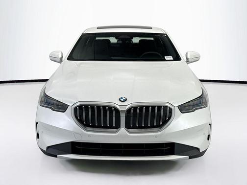 Mineral White Metallic 2026 BMW 530 i