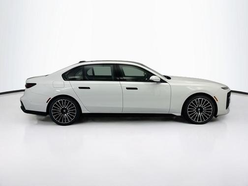 Alpine White 2026 BMW 760 760i xDrive