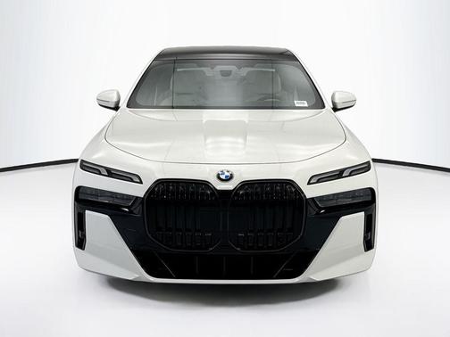 Alpine White 2026 BMW 760 760i xDrive