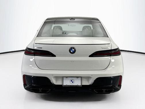 Alpine White 2026 BMW 760 760i xDrive