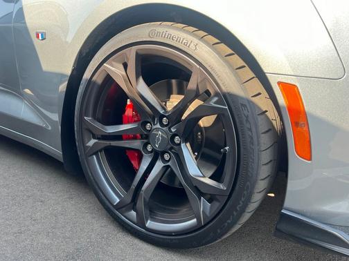 Sharkskin Metallic 2024 Chevrolet Camaro SS