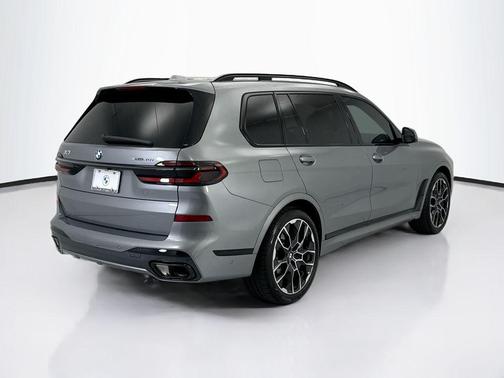 Gray Metallic 2026 BMW X7 xDrive40i