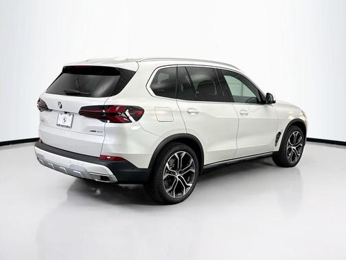 Mineral White Metallic 2026 BMW X5 xDrive40i