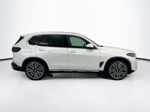 Mineral White Metallic 2026 BMW X5 sDrive40i