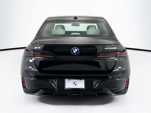Black Sapphire Metallic 2026 BMW i7 XDrive60