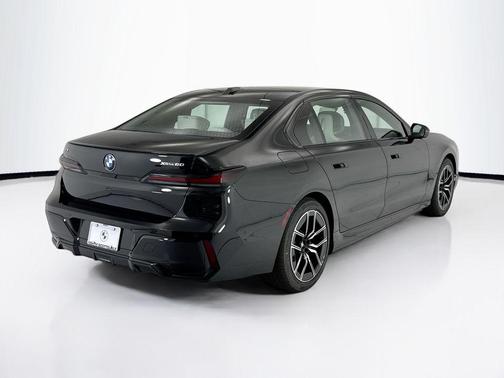 Black Sapphire Metallic 2026 BMW i7 XDrive60