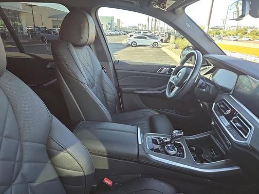 Mineral White Metallic 2023 BMW X5 xDrive40i