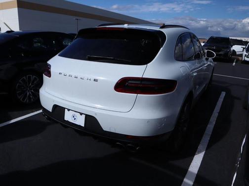 Photo 4 of 30 of 2018 Porsche Macan Sport Edition