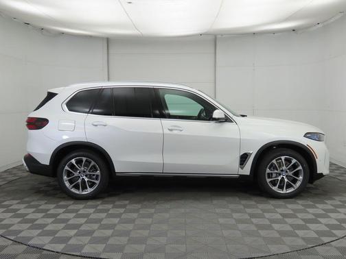 Mineral White Metallic 2026 BMW X5 xDrive40i