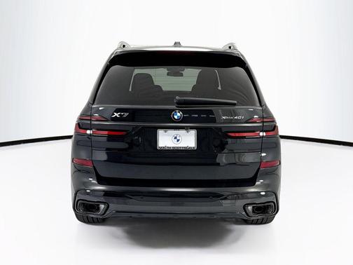 Black Sapphire Metallic 2026 BMW X7 xDrive40i
