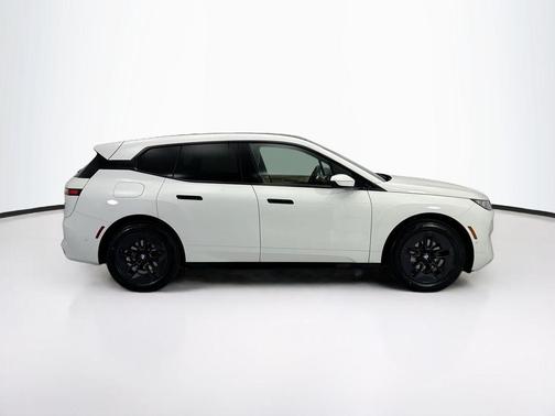 Alpine White 2026 BMW iX xDrive60