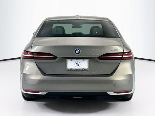 Oxide Gray Metallic 2025 BMW 530 i