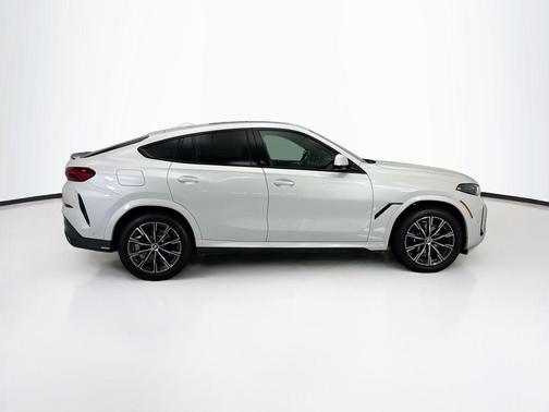 Mineral White Metallic 2027 BMW X6 xDrive40i