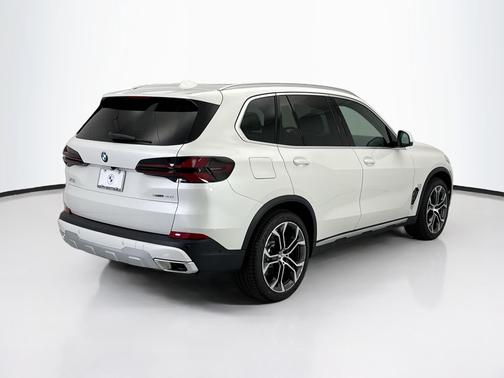 Mineral White Metallic 2026 BMW X5 sDrive40i