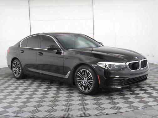 Photo 3 of 36 of 2019 BMW 530 i