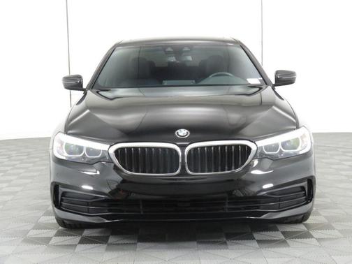 Photo 2 of 36 of 2019 BMW 530 i