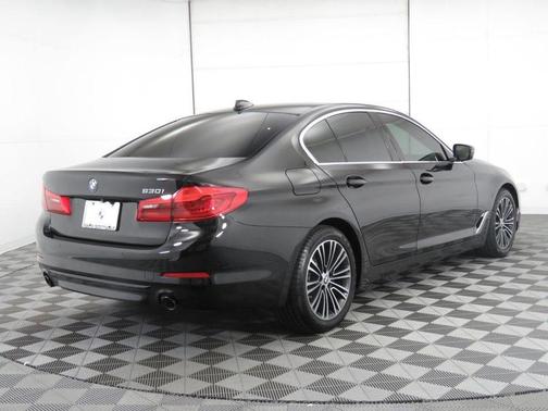 Photo 5 of 36 of 2019 BMW 530 i