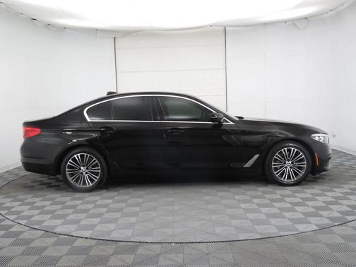 Photo 4 of 36 of 2019 BMW 530 i