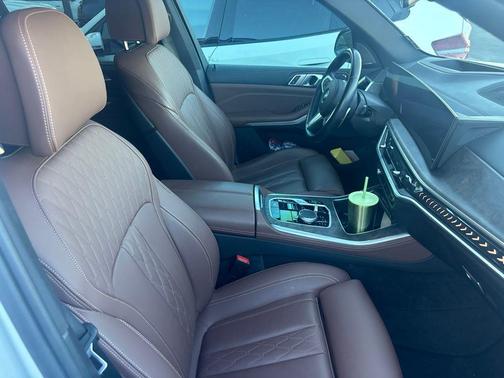 White Metallic 2024 BMW X5 xDrive40i