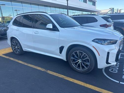 White Metallic 2024 BMW X5 xDrive40i