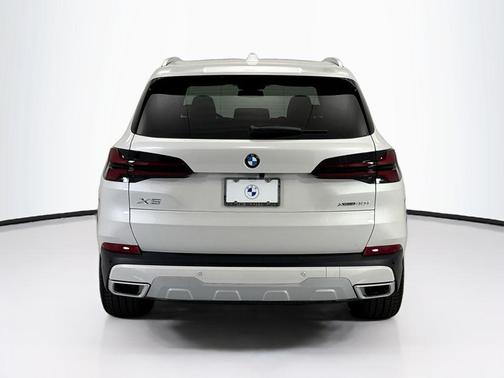 Mineral White Metallic 2026 BMW X5 xDrive40i