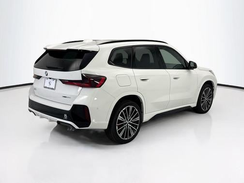 Alpine White 2026 BMW X1 xDrive28i