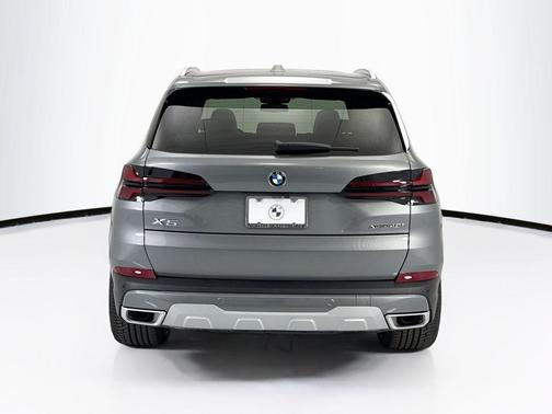 Gray Metallic 2026 BMW X5 xDrive40i
