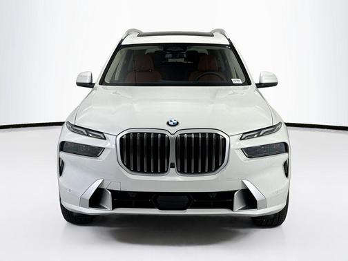 Mineral White Metallic 2027 BMW X7 xDrive40i