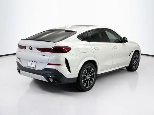 Mineral White Metallic 2026 BMW X6 xDrive40i