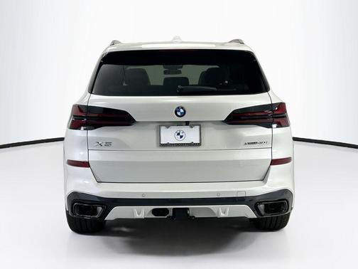 Mineral White Metallic 2026 BMW X5 xDrive40i