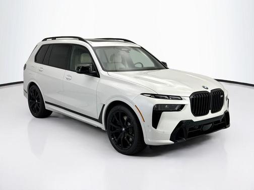 Mineral White Metallic 2027 BMW X7 M60i