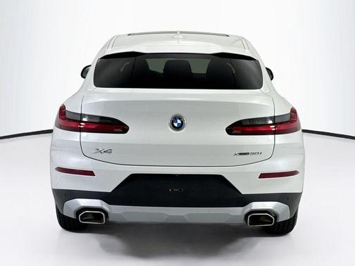 Mineral White Metallic 2024 BMW X4 xDrive30i