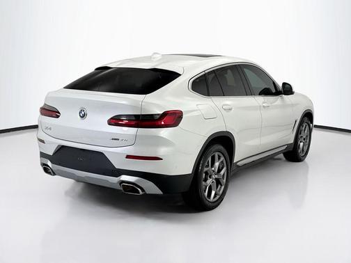 Mineral White Metallic 2024 BMW X4 xDrive30i