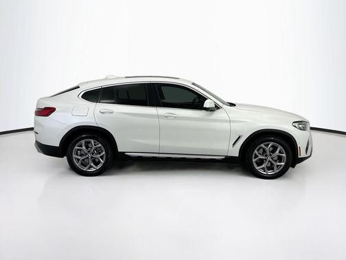 Mineral White Metallic 2024 BMW X4 xDrive30i