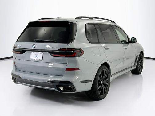Brooklyn Grey Metallic 2027 BMW X7 xDrive40i