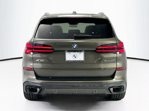 Manhattan Green Metallic 2026 BMW X5 xDrive40i