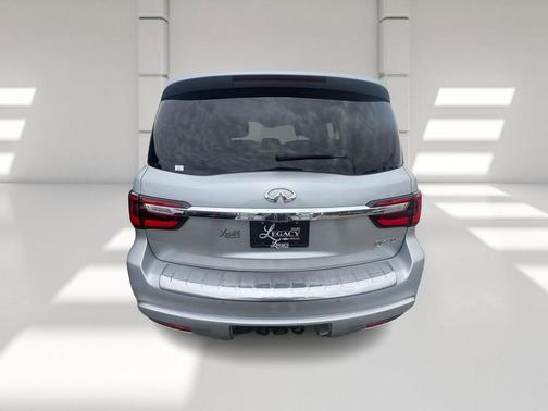 2022 INFINITI QX80 Luxe