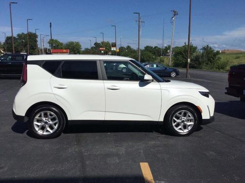 2024 Kia Soul LX