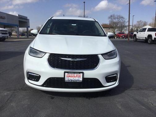 2023 Chrysler Pacifica Touring-L