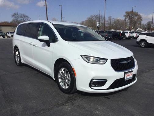 2023 Chrysler Pacifica Touring-L